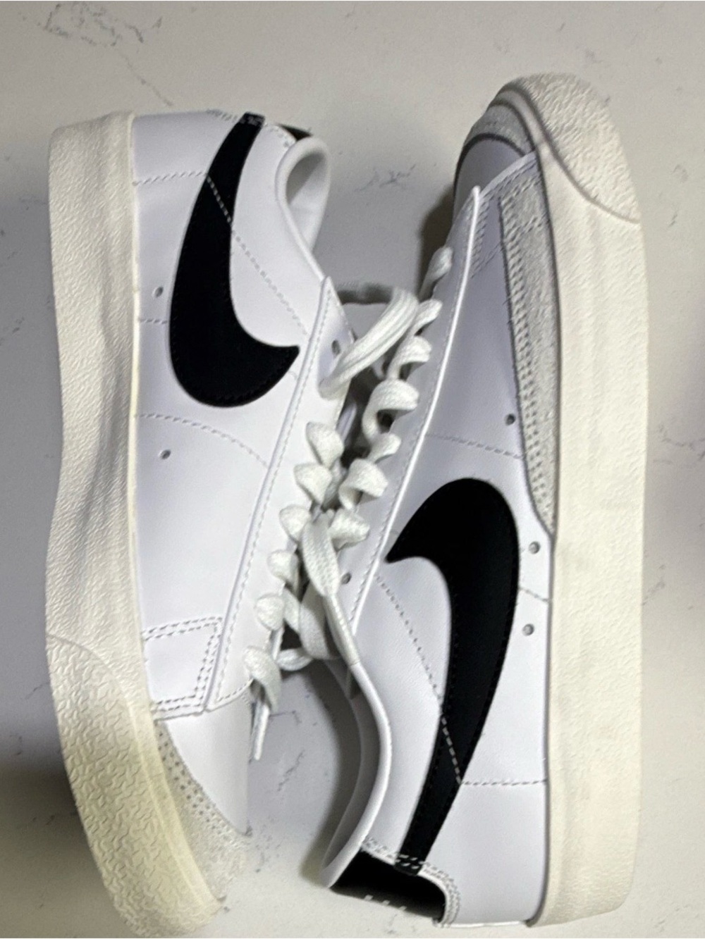 Nike Blazer Low '77 White Black Women 7.5 / Men 6 (DC4769-102)